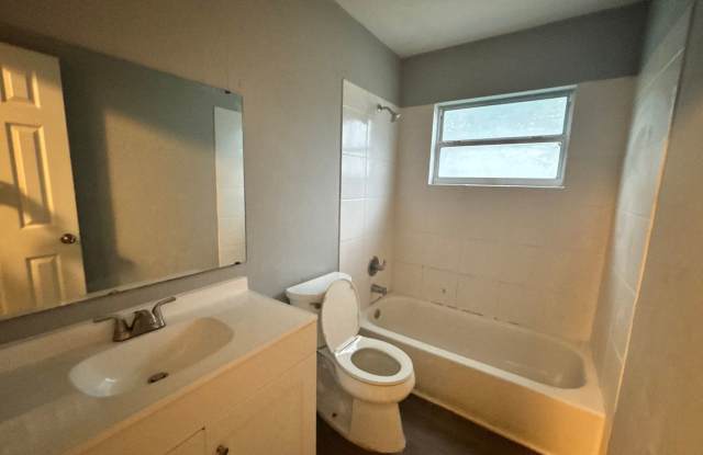 1101 SW 61st St photos photos