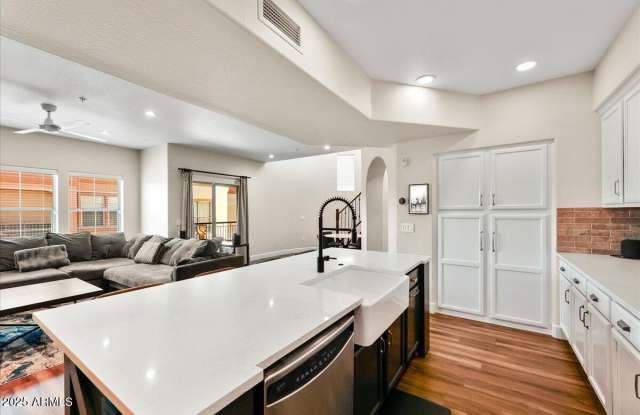 3935 E ROUGH RIDER Road Gallery 2