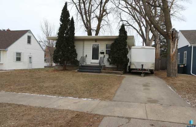 2416 S Glendale Ave photos photos