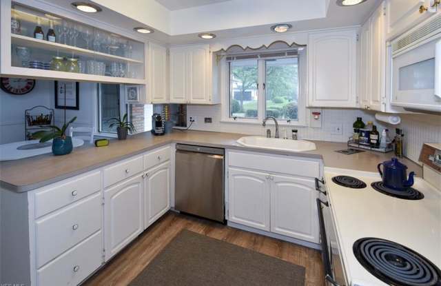 24735 Twickenham Dr Gallery 3