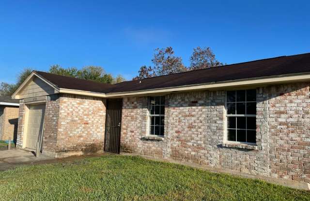 3 Bedroom home available in Southwest Houston - 4751 East Ridge Creek Drive, Houston, TX 77053