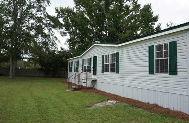 3 Bedroom Mobile Home in the County - 5362 Vann Road, Lowndes County, GA 31606