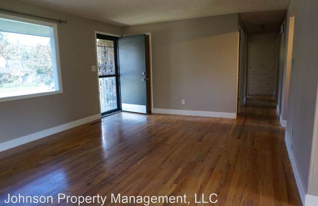 6912 N Foxpoint Drive Gallery 4