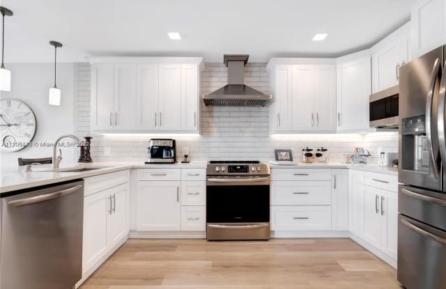 2555 NE 11th St - 2555 NE 11th St, Fort Lauderdale, FL 33304