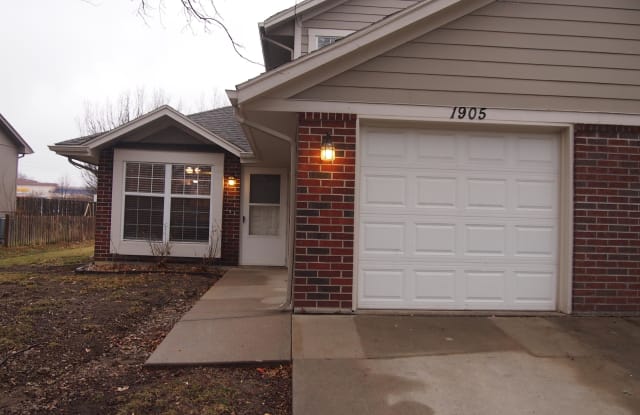 1901 SW 6 Street - 1905 - 1901 Southwest 6th Street, Blue Springs, MO 64014