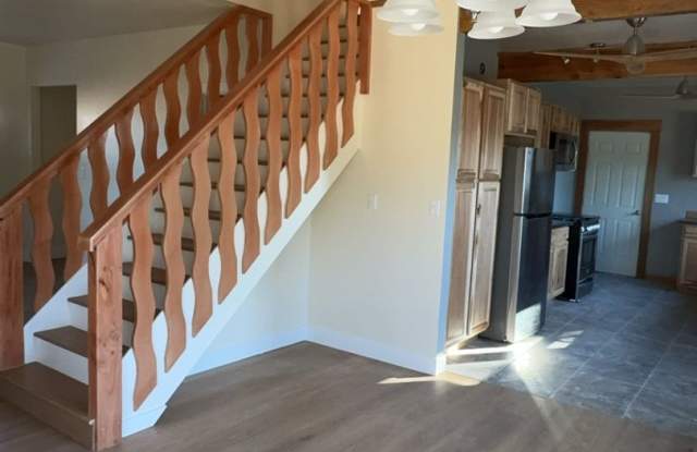 ALL UTILITIES INCLUDED - Country Home in the county on 1/2 Acre lot Gallery 4