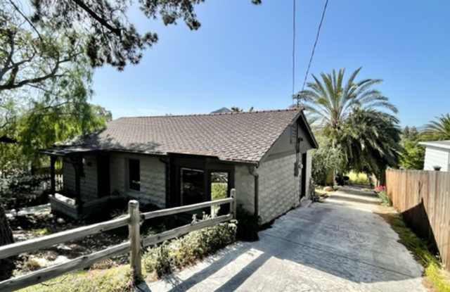 Extensively Renovated 3 Bedroom, 2 Bathroom Charmer in the Historic Railroad District Gallery 3