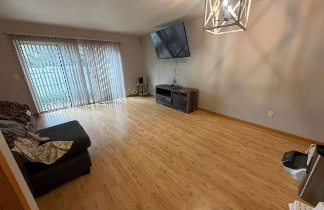 Fully Furnished West end townhome - 3955 Olympic Boulevard, Billings, MT 59102