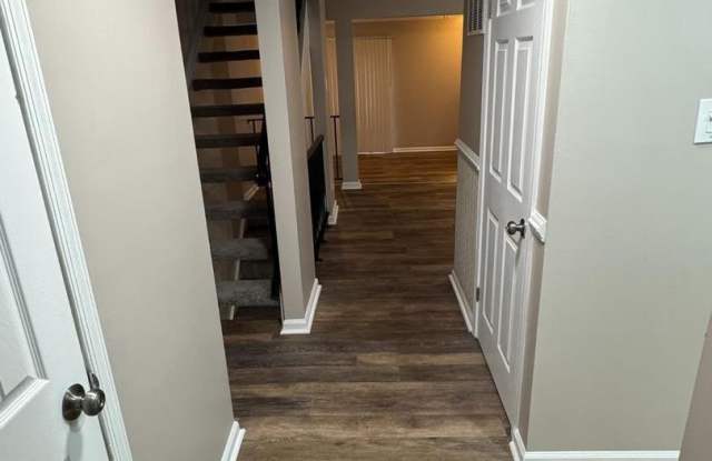 520 ELLROSE Court Gallery 2