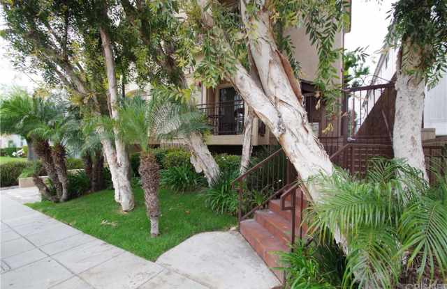 233 E Elmwood Avenue - 233 East Elmwood Avenue, Burbank, CA 91502