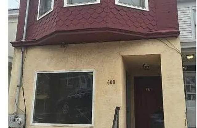 2 Bedroom 1 Bath Apartment Gallery 1