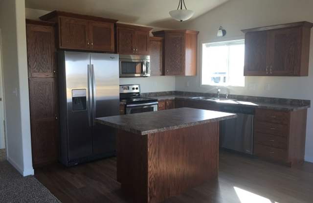 3 Bed 2 Bath Twin Home - 926 29th Avenue West, West Fargo, ND 58078