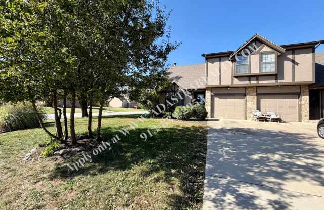 Affordable Duplex in Blue Valley School District-Available NOW!! Gallery 3