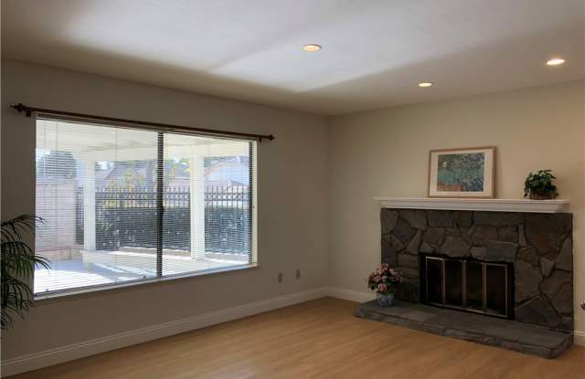 800 Sharon Circle Gallery 4