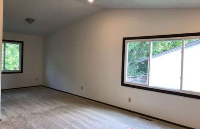 421 Ironton St North East Gallery 3