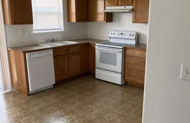 1196 Southeast Freedom Circle - 1198 Gallery 1