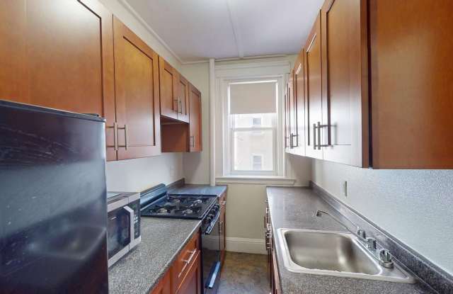 Nicely renovated studio in the heart of Fenway! Gallery 3