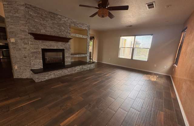 Gated community, 4 bedroom, 2.5 bath. Gallery 3
