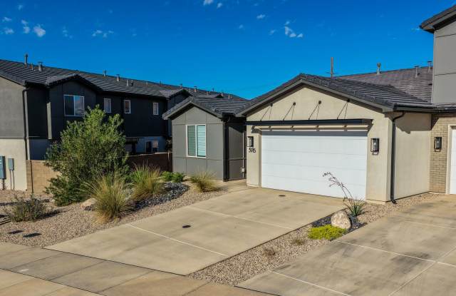 3 Bed, 2 Bath, 2 Car Garage single level Gallery 4