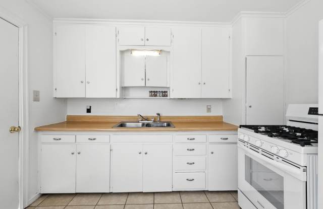 1548 South Oak Avenue - 1548 South Oak Avenue, Bartlesville, OK 74003