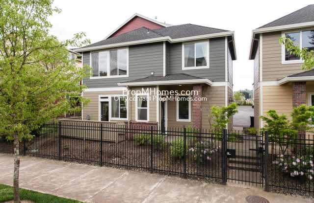 Gorgeous Two Bedroom Townhome In Gresham! In a Gated Community! photos photos