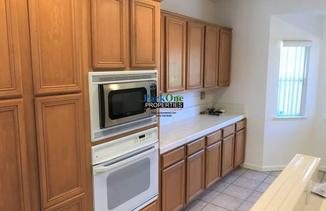 900 Ridgedale Ct Gallery 4