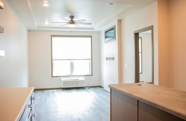 Top Floor 1 Bed- Southside of Eau Claire! Gallery 3