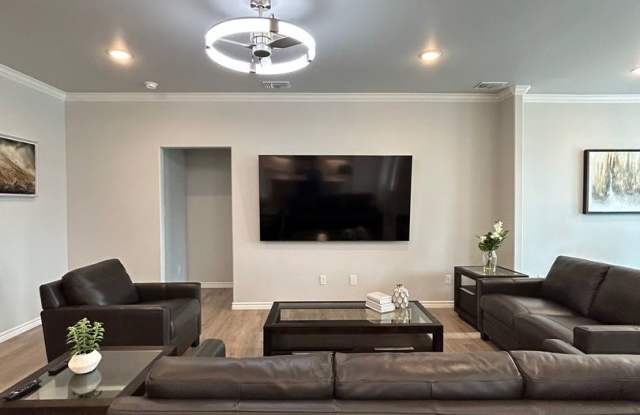Exceptional Home and Desert Ridge Gallery 4