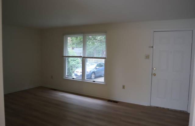 1108 MIDDLENECK Drive Gallery 3