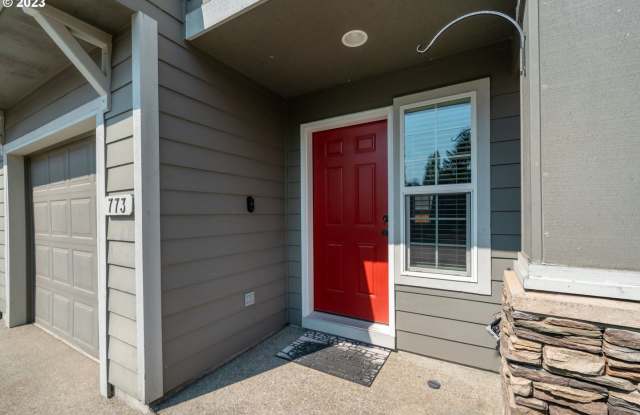 Stunning townhouse in Canby- 3 bed / 2.5 bath , garage, AC Gallery 3