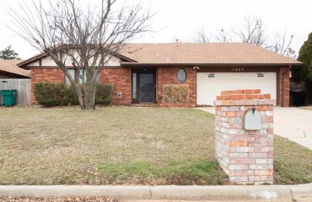 Spacious 3BD/2.5 BTH 2 Car Garage, Minutes from Tinker AFB photos photos