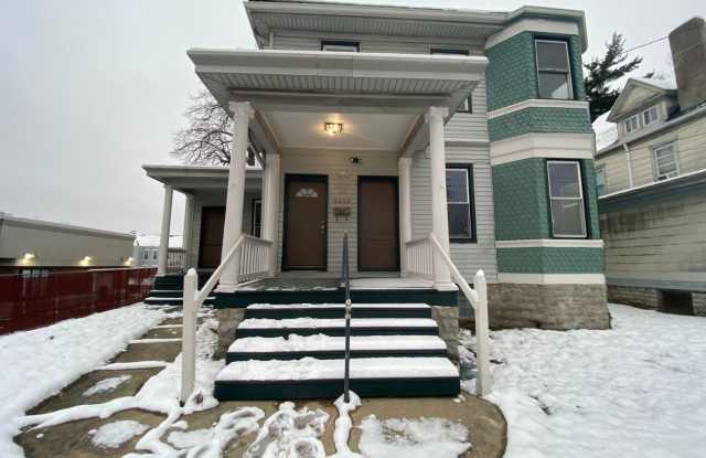 CENTRALLY LOCATED 6 BEDROOM 2 BATH OVER 2200 SQ FT! - 3615 Montgomery Road, Cincinnati, OH 45207