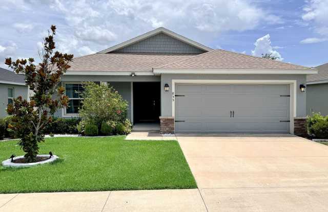 Beautiful 4-Bedroom, 2-Bathroom home - Solar-Powered ELECTRIC INCLUDED with Rent photos photos
