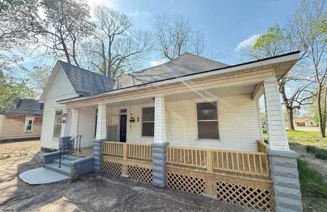 Spacious 4-Bedroom, 2-Bath Home for Rent in Aurora, MO! Gallery 1