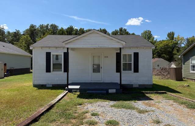 2 Bedroom 1 Bath Home off Heckle Blvd with Central Heat & Air photos photos