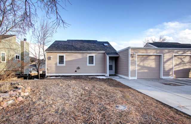 Unique  Newly Refreshed! Walk Downtown Castle Rock! 2BD/2BTH - HUGE YARD photos photos