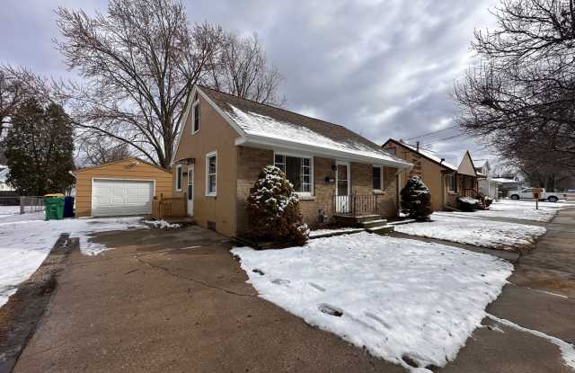 Recently Renovated 3 Bedroom 1 Bath Single Family Home! photos photos