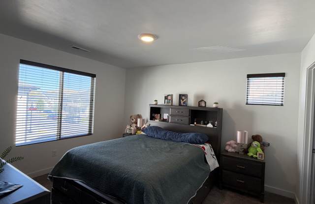 1733 East Eagle View Lane Gallery 1