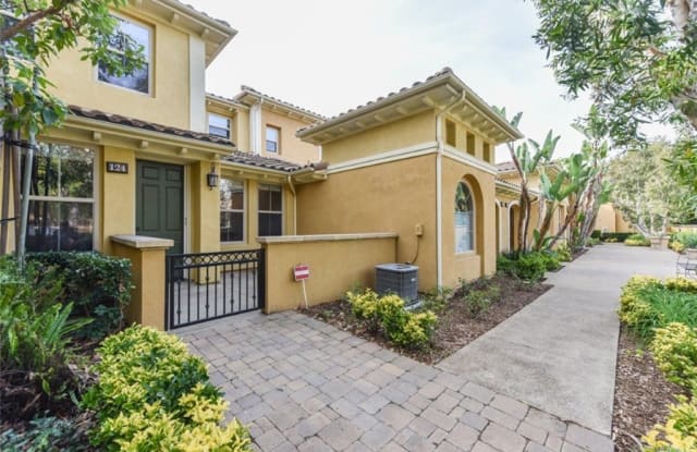 124 CHANTILLY - 124 Chantilly, Irvine, CA 92620