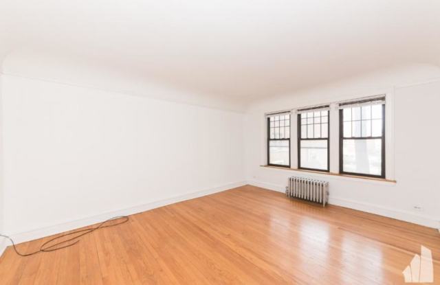 2617 West Berwyn Ave. Gallery 3