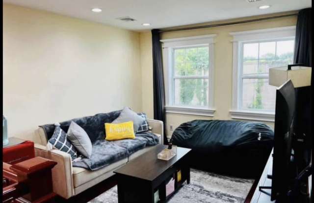 5521 Express Drive North Gallery 4