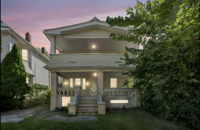 2907 E 117th St - 2907 East 117th Street, Cleveland, OH 44120