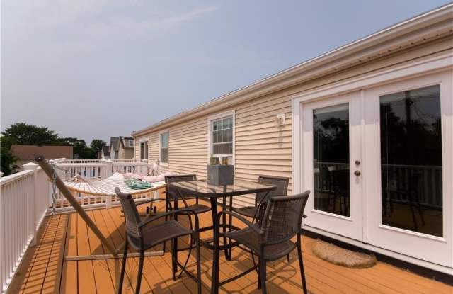 45 Hammond Street unit: 3 photos photos