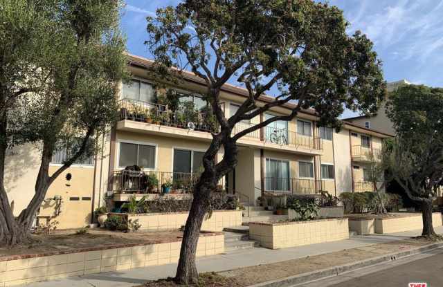 8722 DELGANY Avenue Gallery 2