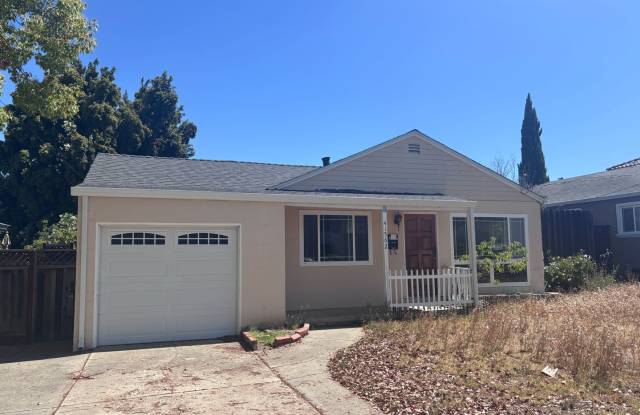 Fremont - Charming 3bed/2bath Home in the Desirable Mission San Jose Neighborhood! Gallery 1