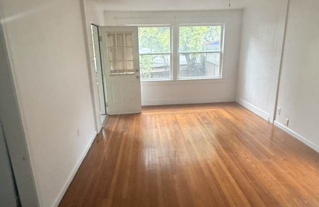 6116 Dunsmuir Ave Gallery 4