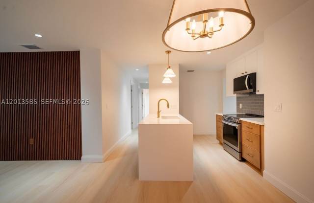 1550 S Greenway Dr photos photos