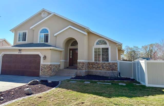 Coming Soon! Spacious Living + RV Parking! 3-Bedroom Home with Yard & Garage photos photos