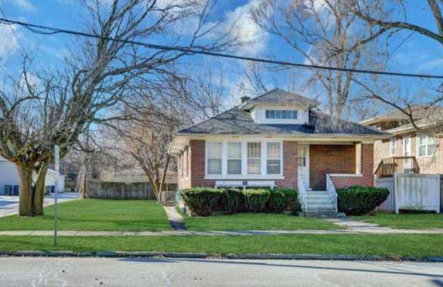 21510 Maple Street photos photos