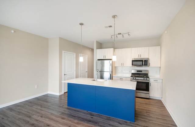 One Bedroom Luxury Apartment (Elevator Building) Gallery 3